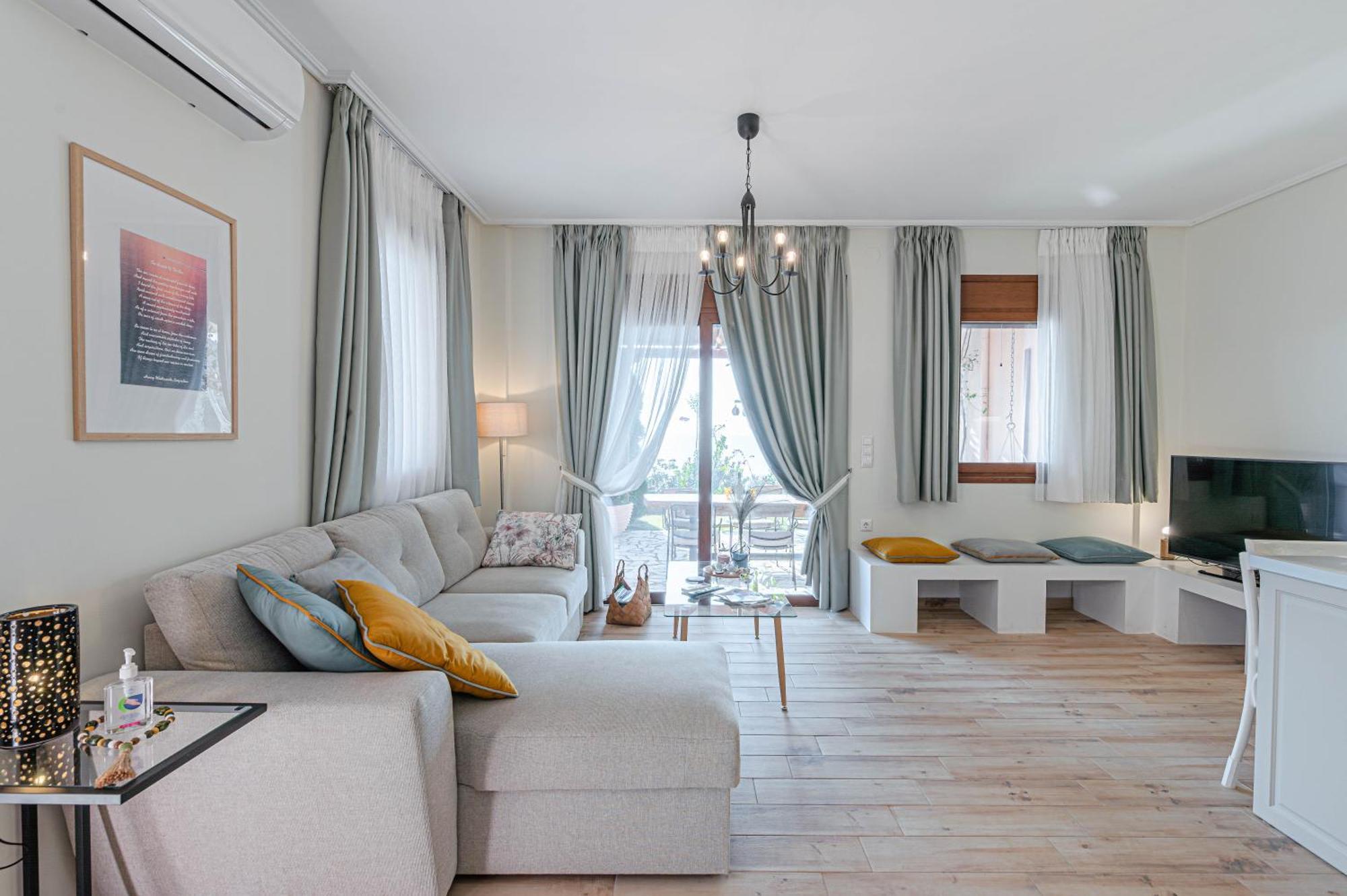 Paralio Astros Beachfront Suites Xiropigado Extérieur photo