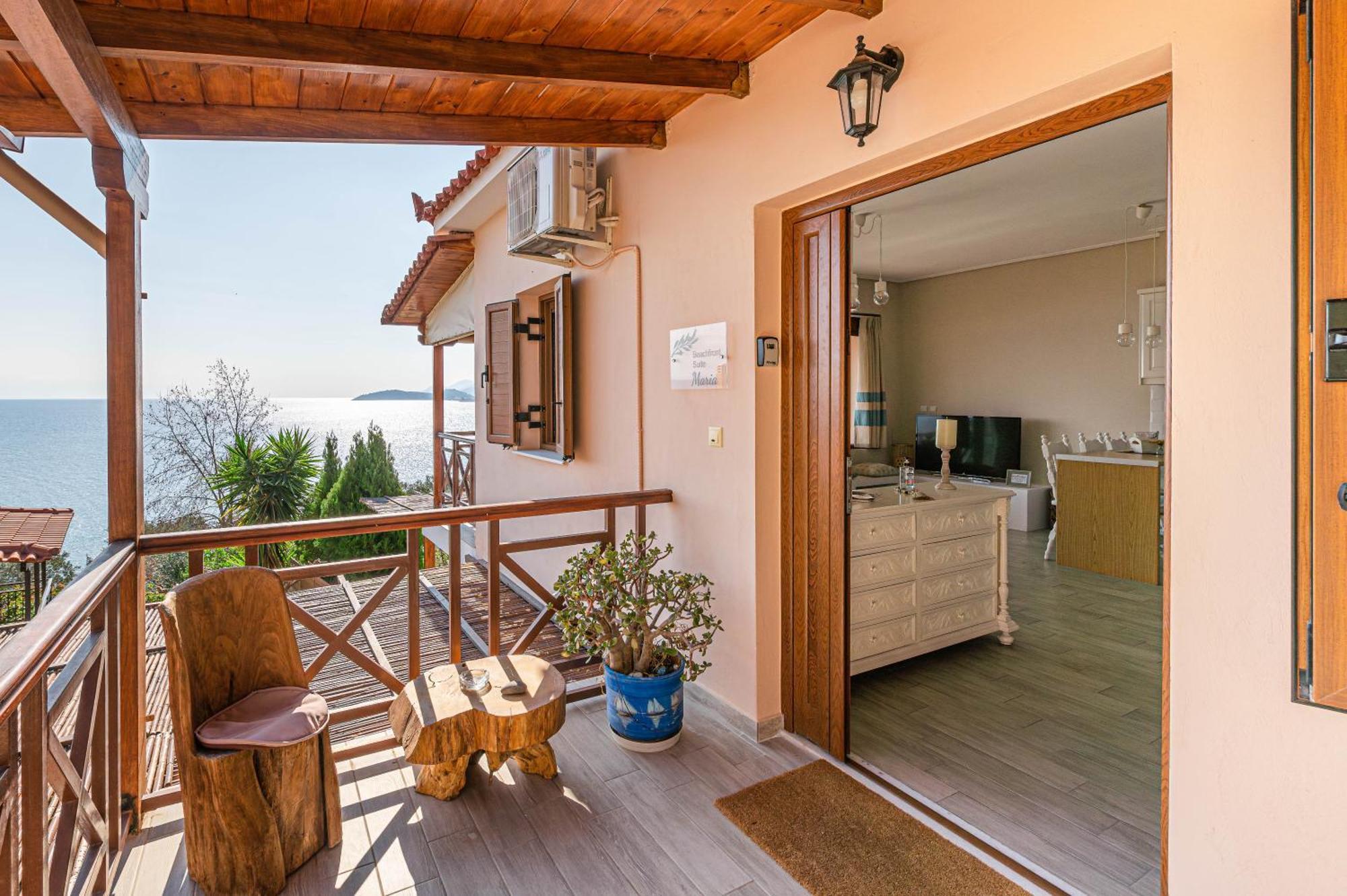 Paralio Astros Beachfront Suites Xiropigado Extérieur photo