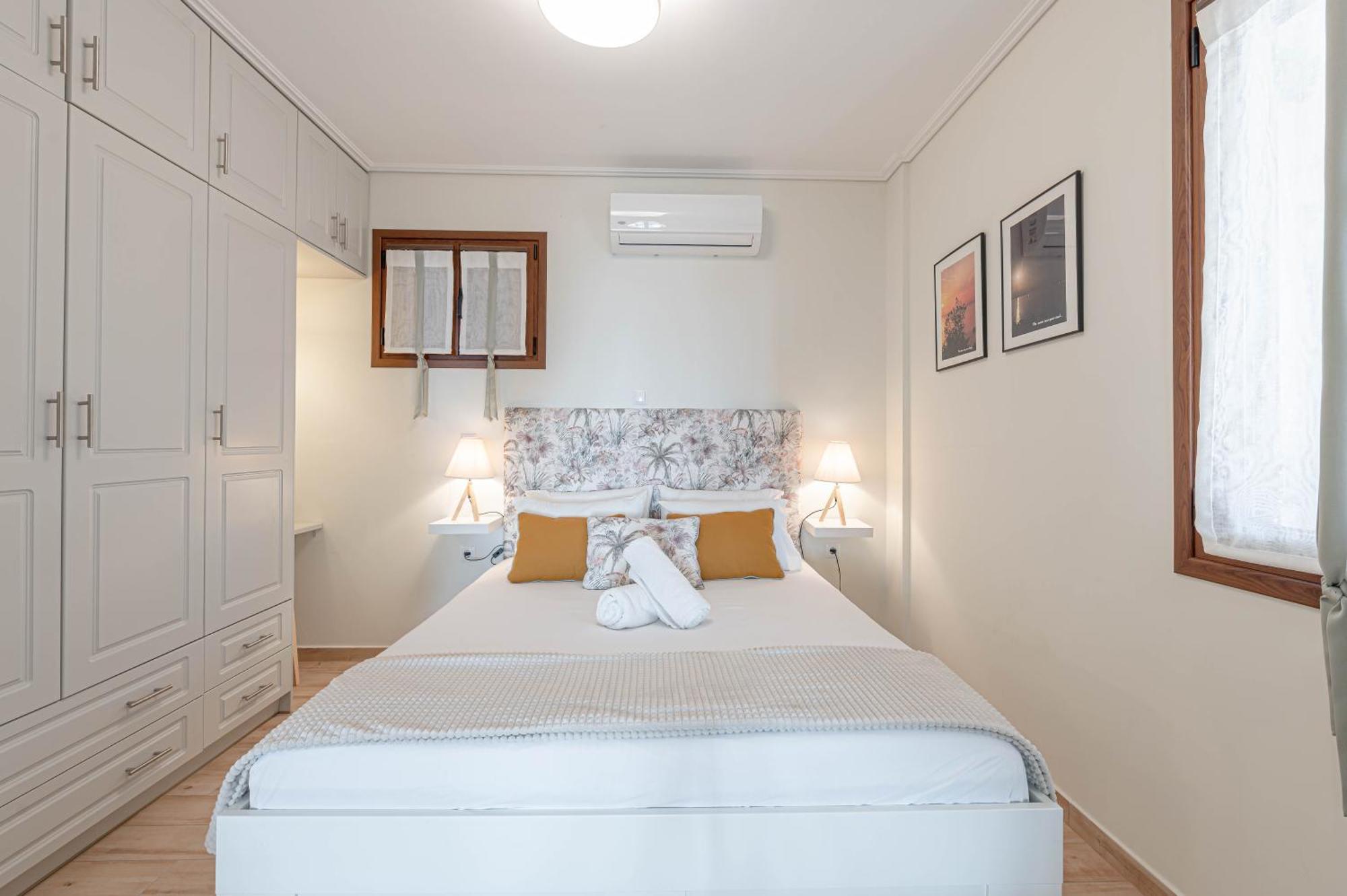 Paralio Astros Beachfront Suites Xiropigado Extérieur photo