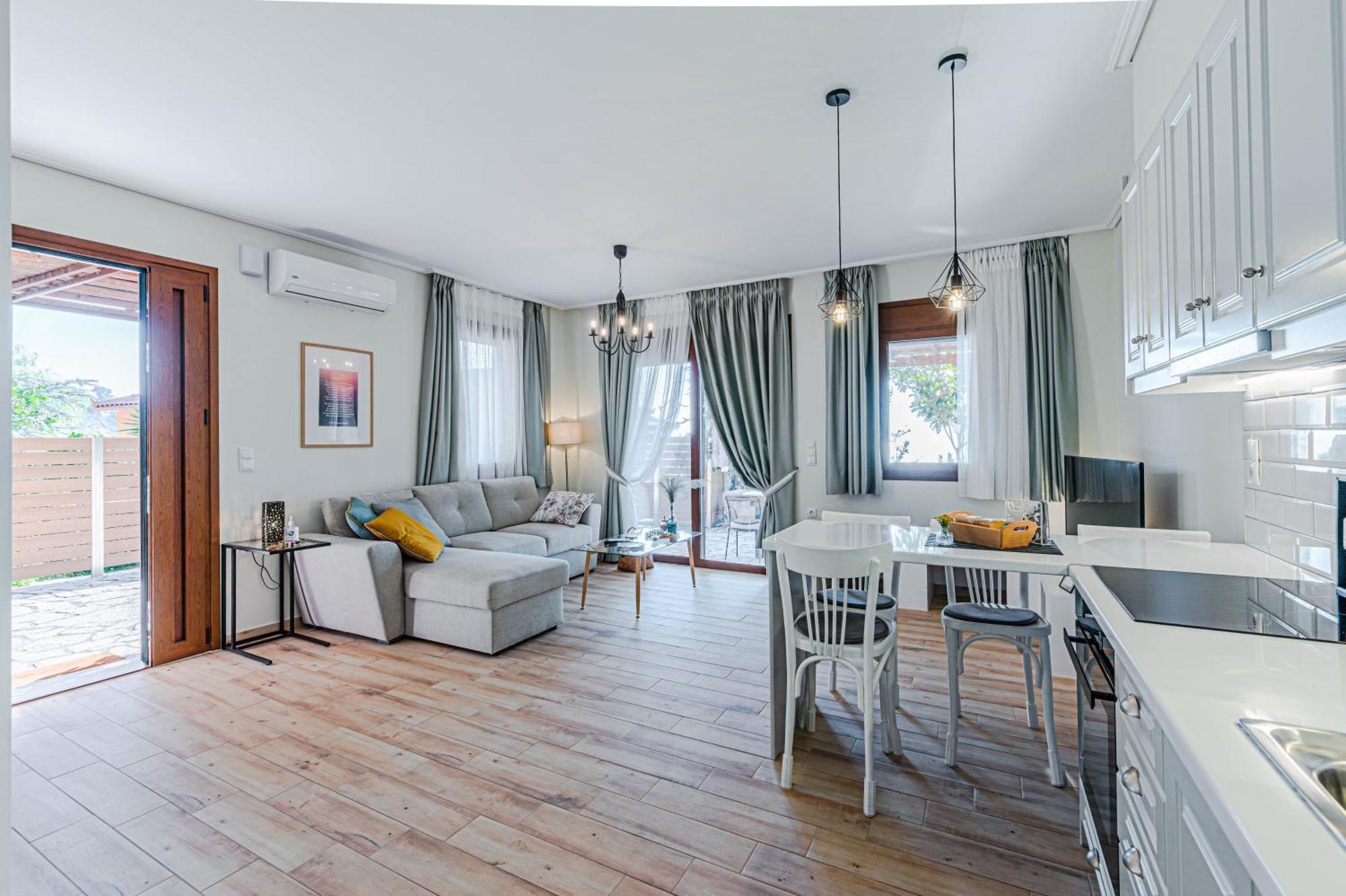 Paralio Astros Beachfront Suites Xiropigado Extérieur photo