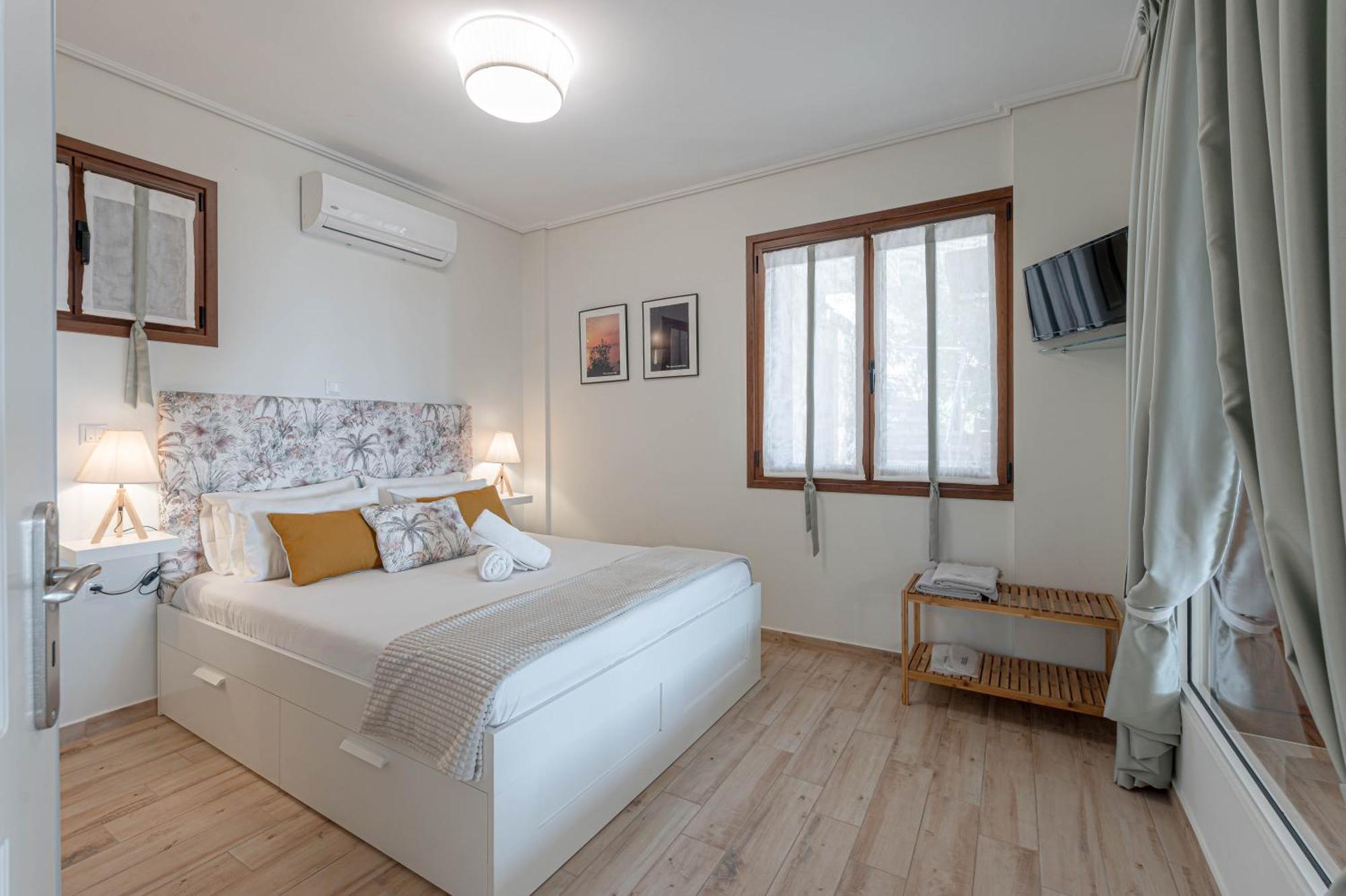 Paralio Astros Beachfront Suites Xiropigado Extérieur photo