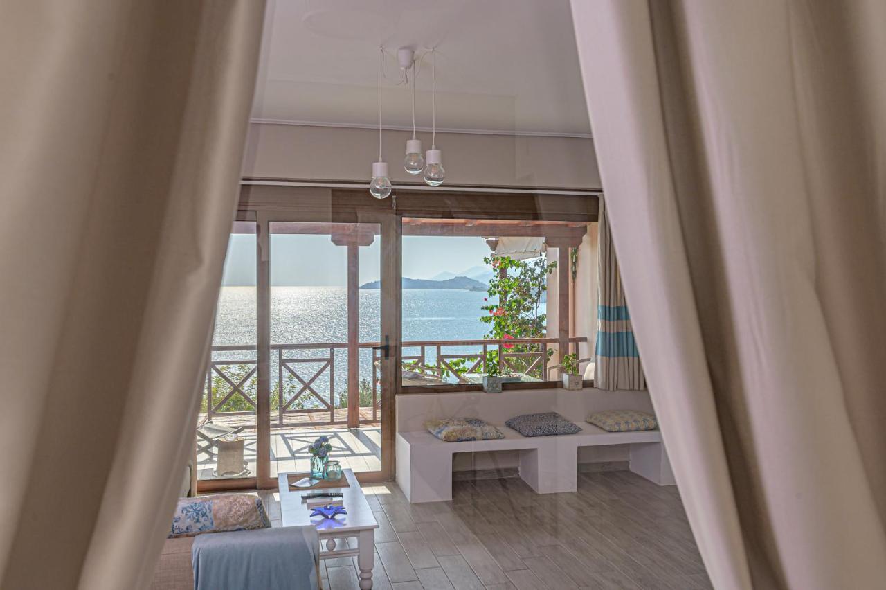 Paralio Astros Beachfront Suites Xiropigado Extérieur photo
