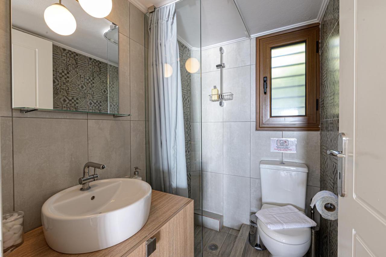 Paralio Astros Beachfront Suites Xiropigado Extérieur photo