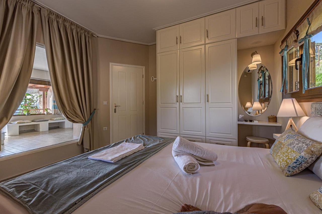 Paralio Astros Beachfront Suites Xiropigado Extérieur photo