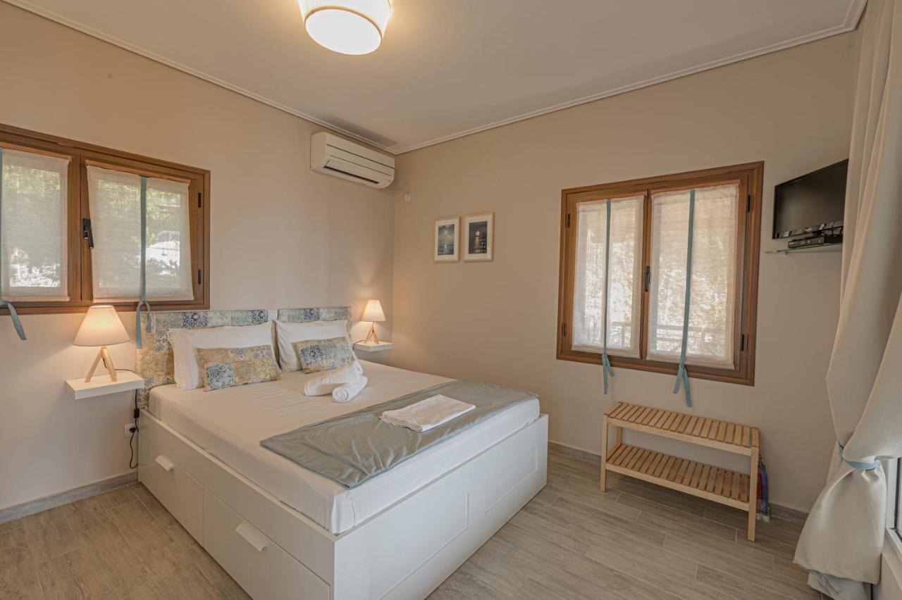 Paralio Astros Beachfront Suites Xiropigado Extérieur photo